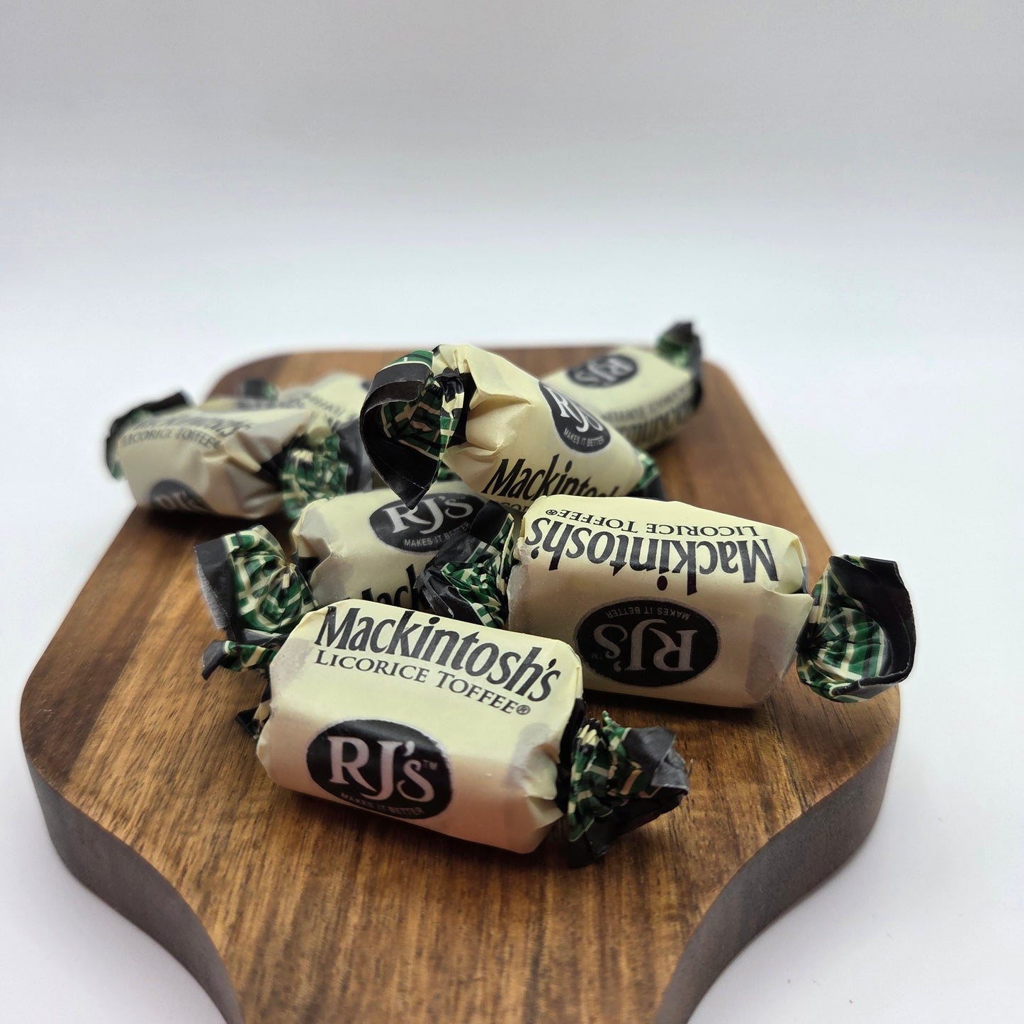RJ's Licorice Mackintosh Toffees – Classic New Zealand Licorice flavoured Toffee Lollies